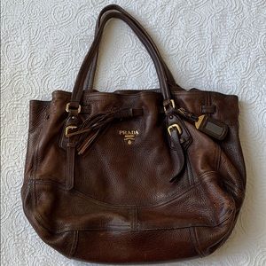 ⭐️Host Pick⭐️Prada leather purse - with damage